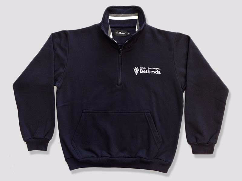 Buzo con cuello y cierre